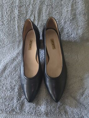 Paul Green Black Pointed-Toe Leather Heels Size 6.5 Office Casual Everyday Wear